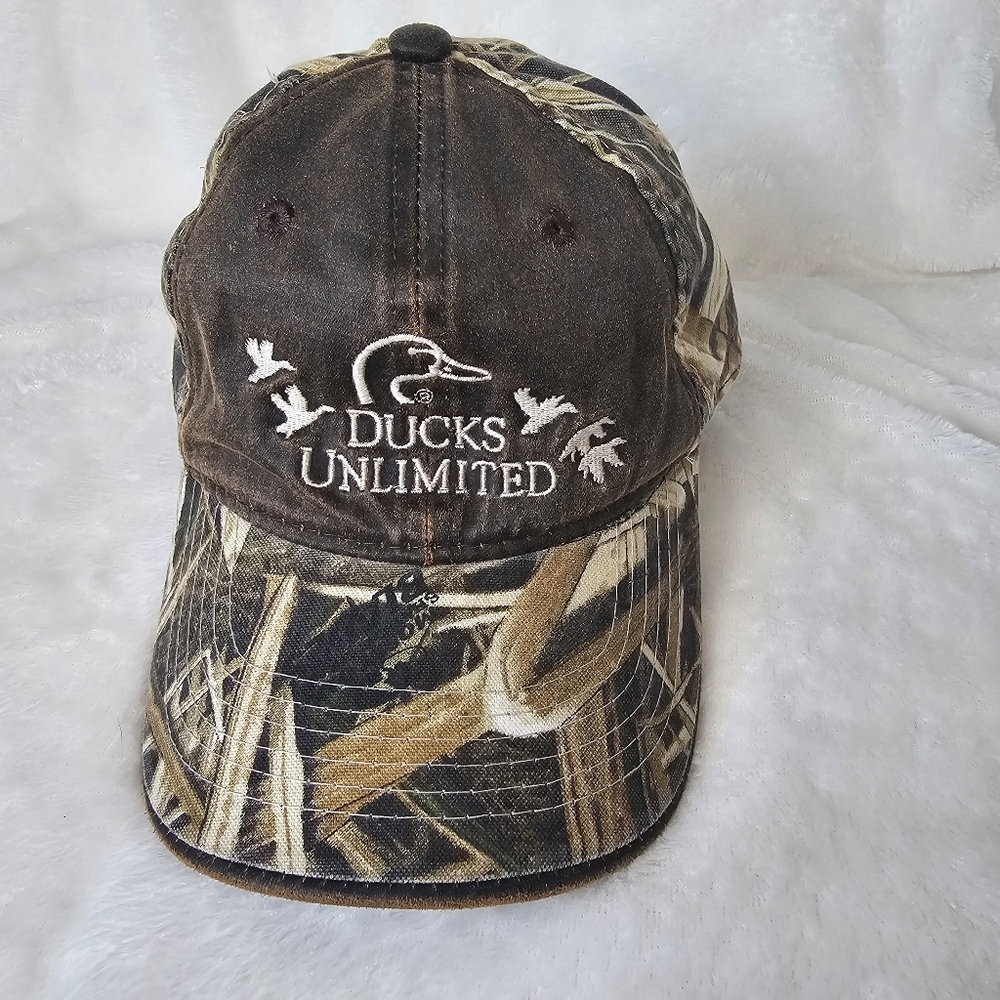 Ducks Unlimited Outdoor Cap‎ Green Camo Ball Cap Hunting Brown Leather Mens Hat
